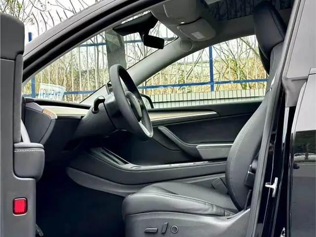 Tesla Model Y — Фото автомобиля 6