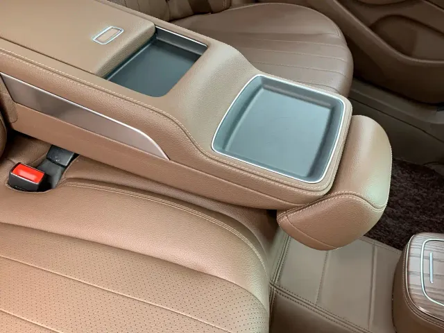 Mercedes-Benz E-Class — Фото автомобиля 30