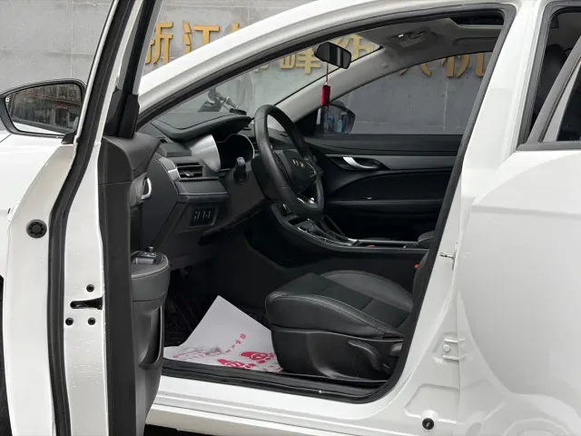 Geely Emgrand — Фото автомобиля 5