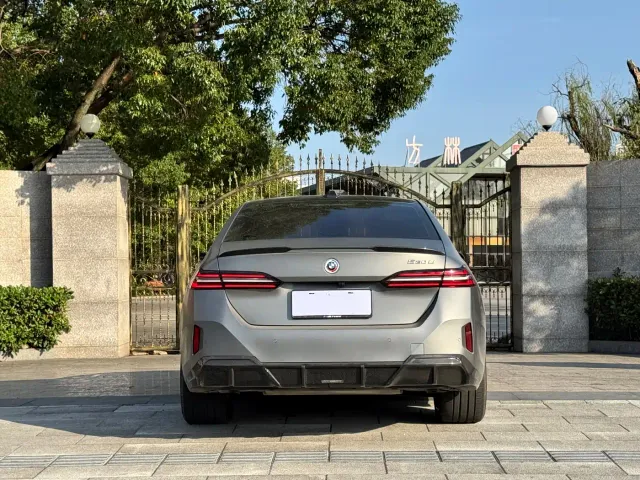BMW 5 Series — Фото автомобиля 5
