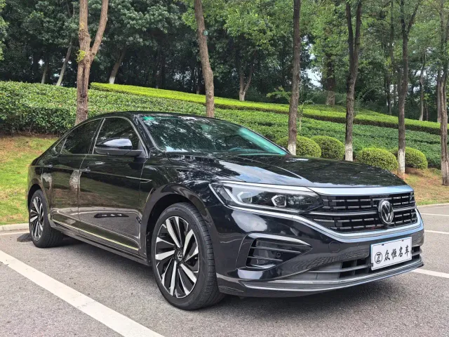 Volkswagen Passat — Фото автомобиля 3