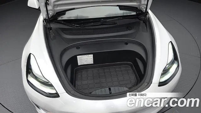 Tesla Model 3 — Фото автомобиля 6