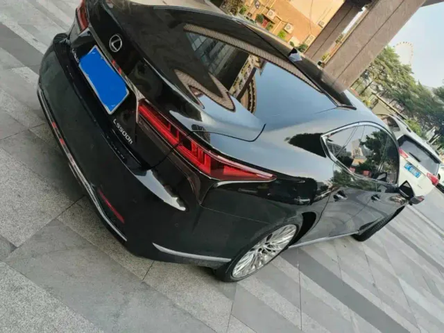 Lexus LS — Фото автомобиля 7