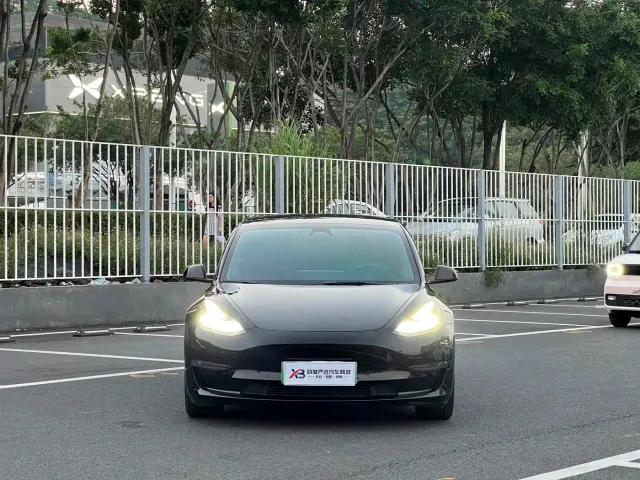 Tesla Model 3 — Фото автомобиля 2