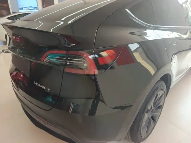 Tesla Model Y — Фото автомобиля 7