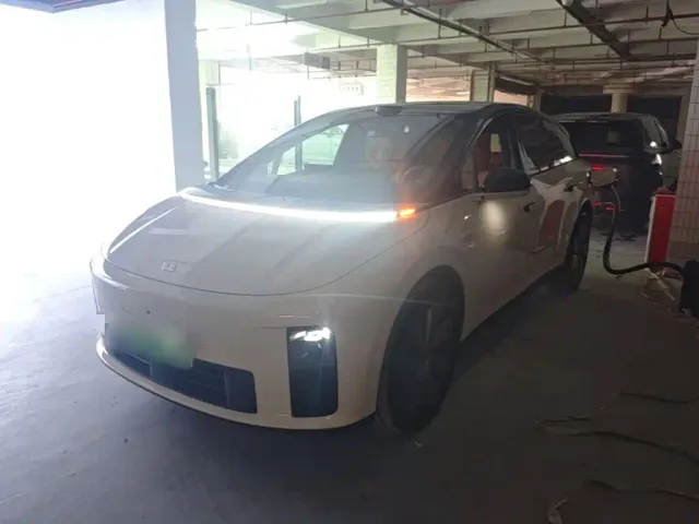 Фотография автомобиля — Li Auto i6