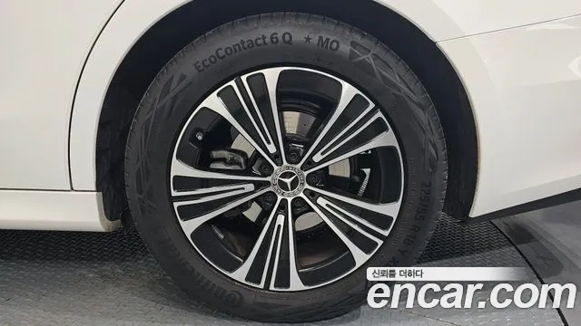 Mercedes-Benz E-Class — Фото автомобиля 21