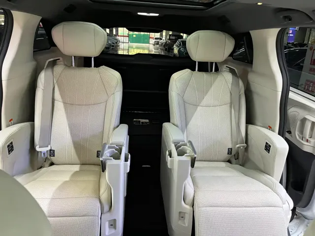 Toyota Granvia — Фото автомобиля 11
