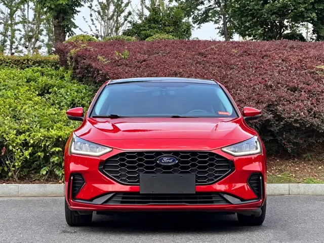Ford Focus — Фото автомобиля 2