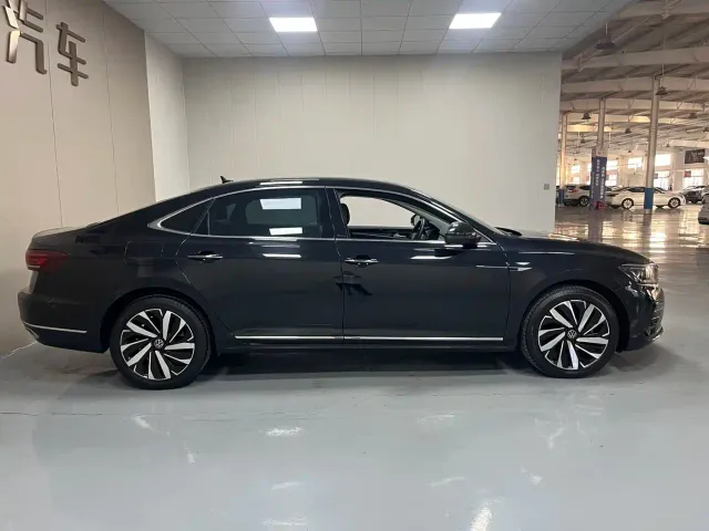 Volkswagen Passat — Фото автомобиля 12