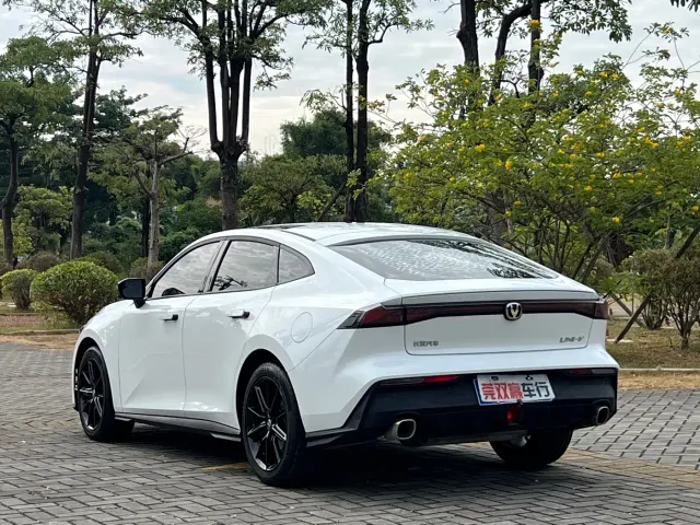 Changan UNI-V — Фото автомобиля 5