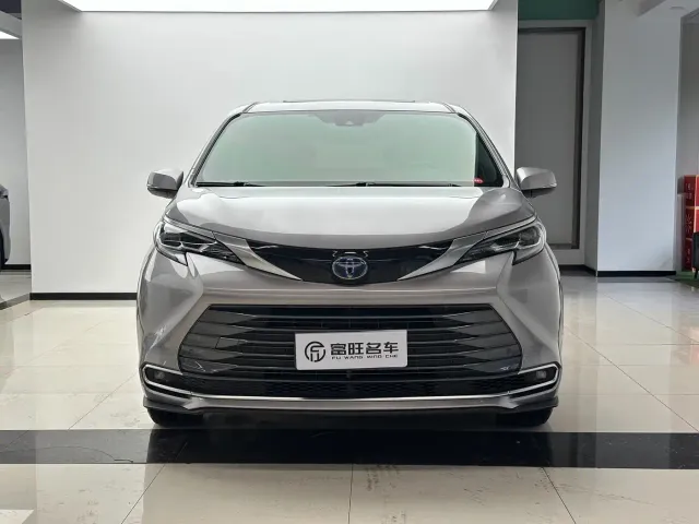 Toyota Sienna — Фото автомобиля 3