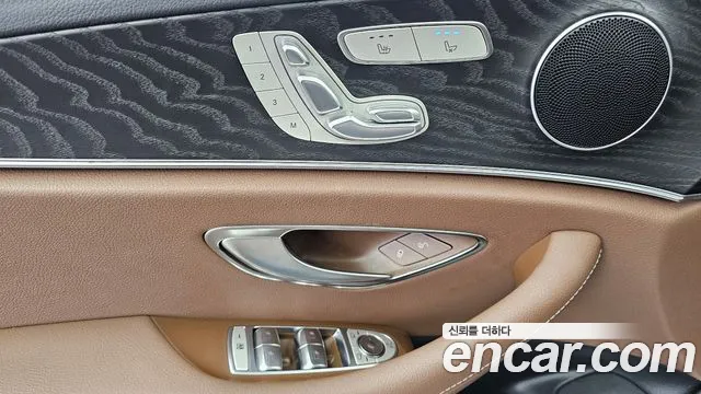Mercedes-Benz E-Class — Фото автомобиля 26