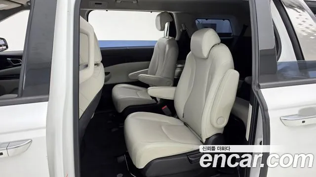 Kia Carnival Generation 4 — Фото автомобиля 12