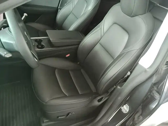 Tesla Model Y — Фото автомобиля 14