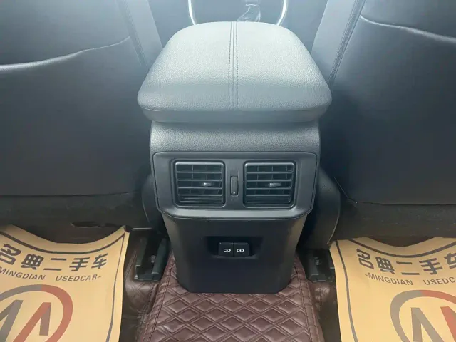 Toyota Wildlander — Фото автомобиля 12