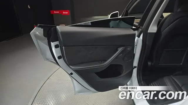 Tesla Model Y — Фото автомобиля 25