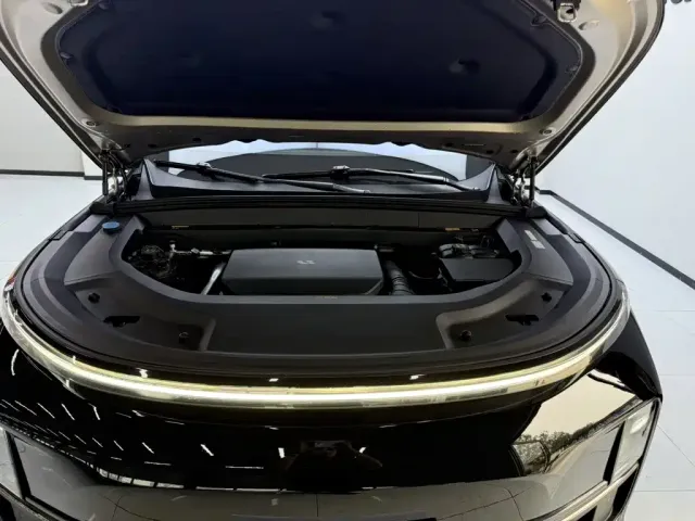 Li Auto L9 — Фото автомобиля 14