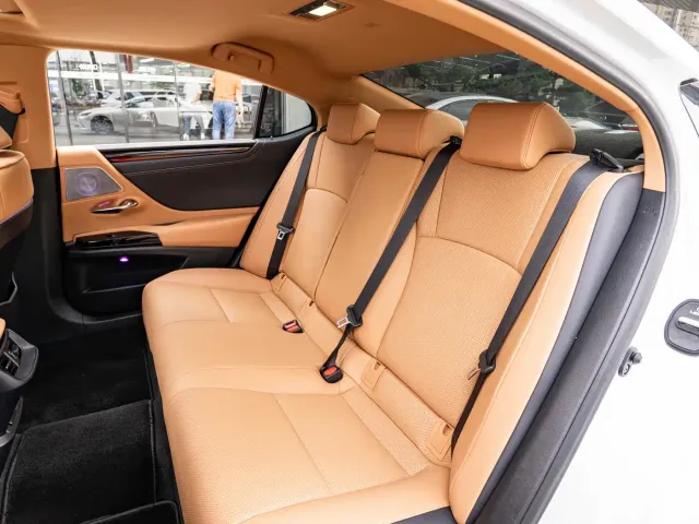 Lexus ES — Фото автомобиля 11
