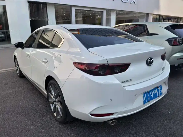 Mazda Axela — Фото автомобиля 6