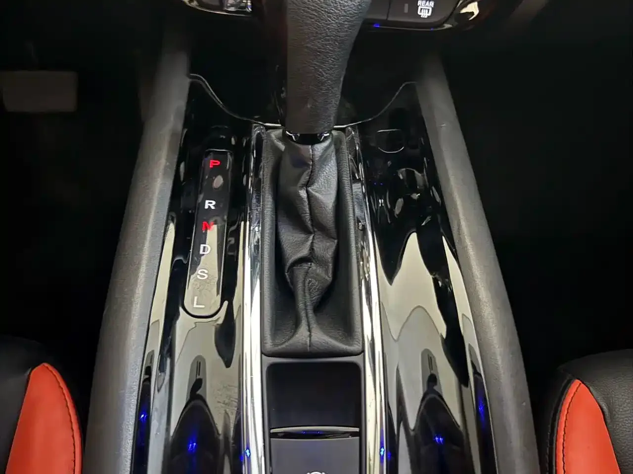 Honda Vezel 2022 1.5L CVT Phantom Night Pioneer Edition — Фото автомобиля 15