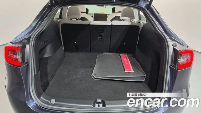 Tesla Model Y — Фото автомобиля 26