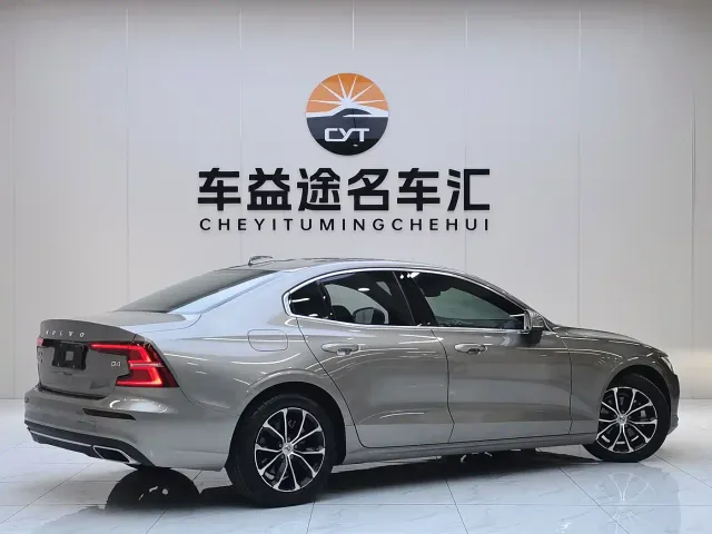 Volvo Volvo S60 2022 B4 Smart Comfort Luxury Edition — Фото автомобиля 6