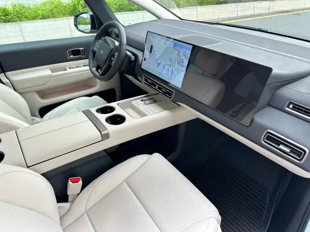 Li Auto MEGA — Фото автомобиля 19