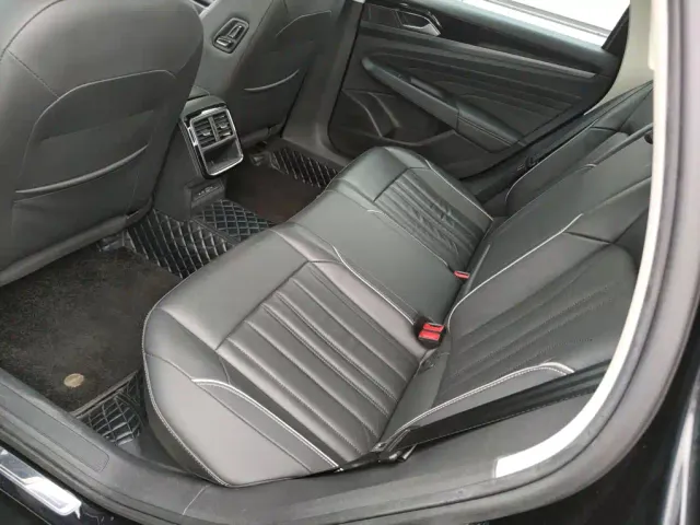 Volkswagen Passat — Фото автомобиля 12
