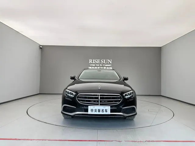 Mercedes-Benz E-Class — Фото автомобиля 2