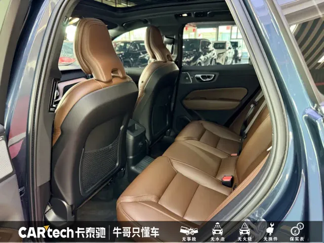 Volvo XC60 — Фото автомобиля 18