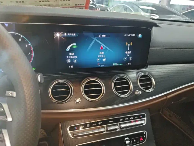 Mercedes-Benz E-Class — Фото автомобиля 12