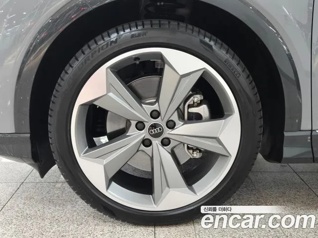 Audi Q4 e-tron — Фото автомобиля 5
