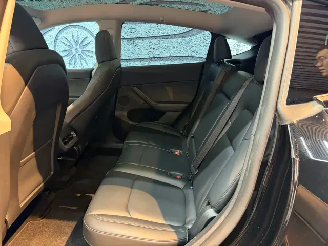 Tesla Model Y — Фото автомобиля 8