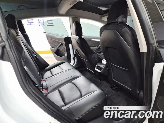 Tesla Model 3 — Фото автомобиля 10