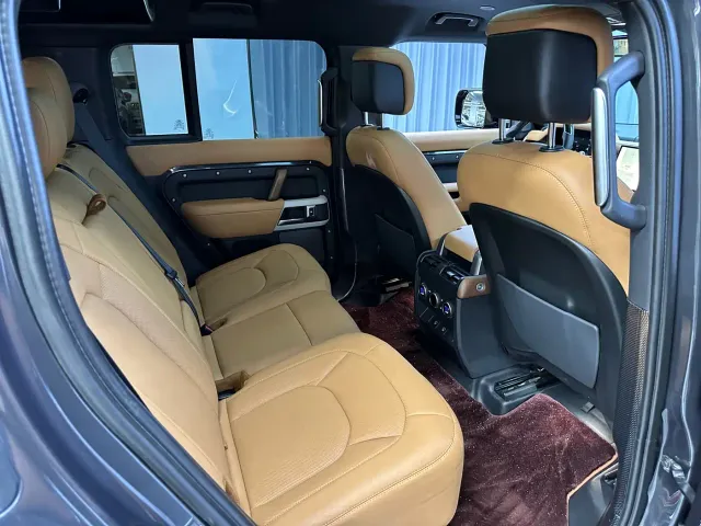 Land Rover Defender — Фото автомобиля 13