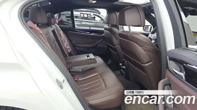 BMW 5 Series G30 — Фото автомобиля 18