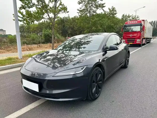 Фотография автомобиля — Tesla Model 3