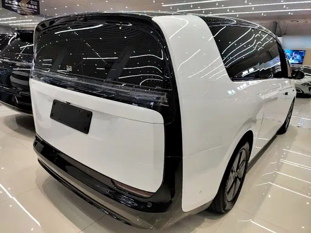 Li Auto MEGA — Фото автомобиля 6