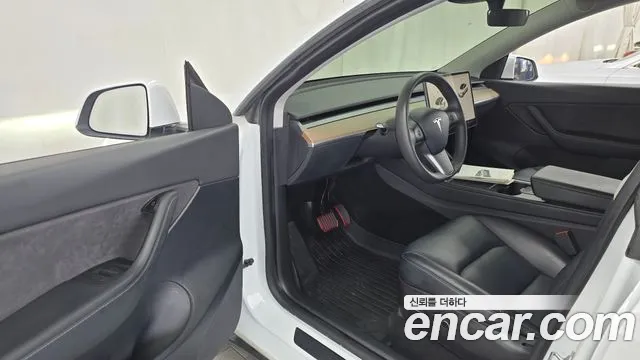 Tesla Model Y — Фото автомобиля 10