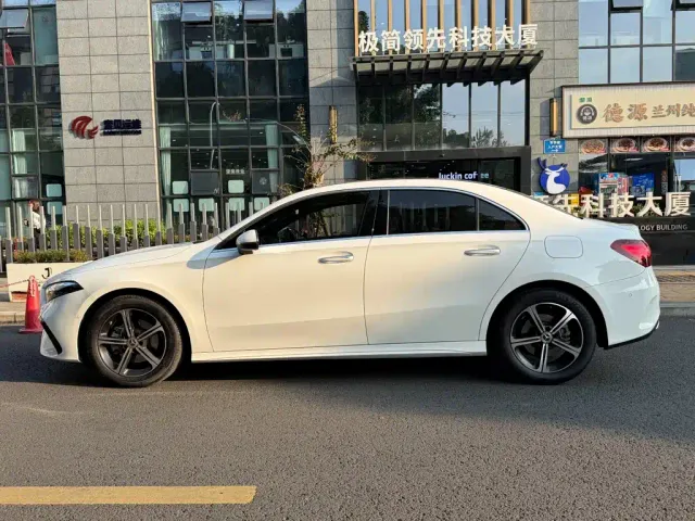 Mercedes-Benz A-Class — Фото автомобиля 3