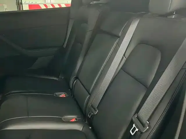 Tesla Model Y — Фото автомобиля 6