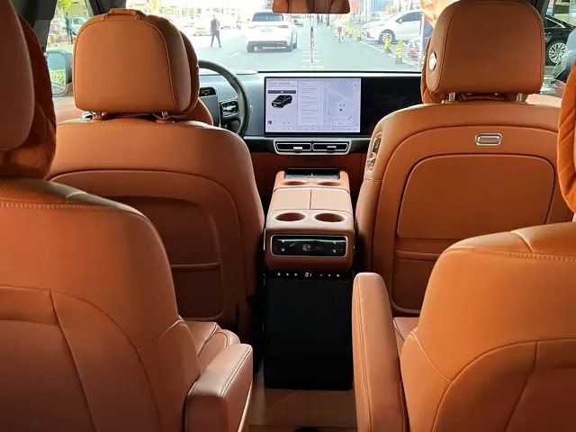 Li Auto L8 — Фото автомобиля 9