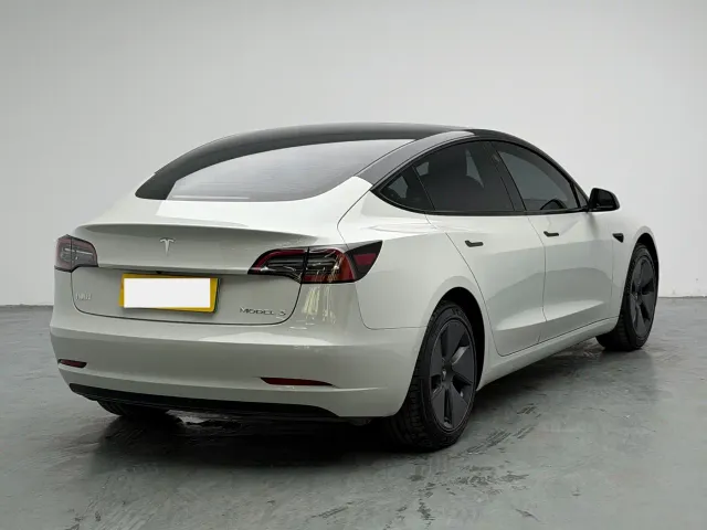 Tesla Model 3 — Фото автомобиля 4