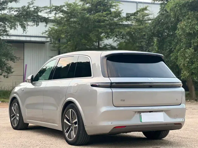 Li Auto L8 — Фото автомобиля 16