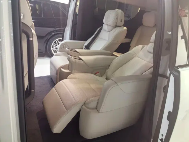 Li Auto MEGA — Фото автомобиля 6
