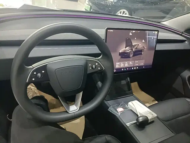 Tesla Model 3 — Фото автомобиля 9