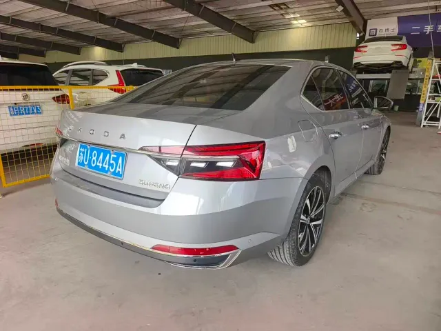 Skoda Superb — Фото автомобиля 10
