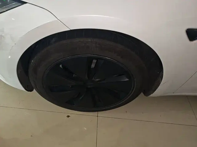Tesla Model 3 — Фото автомобиля 22