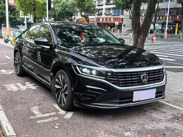 Volkswagen Passat — Фото автомобиля 3